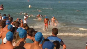 La Travesía Picoco-Playa de Regla cumple este sábado diez años en los que ha crecido hasta los doscientos participantes