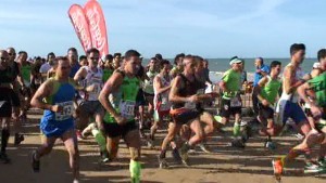 La chipionera Eva Tirado y el roteño Manuel Gatón campeones absolutos de la vigésima edición de la carrera Playa de Regla.