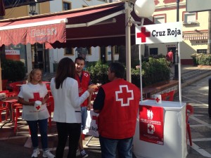 La Asamblea Local de Cruz Roja realiza la cuestación del Día de la Banderita