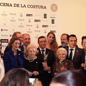 La II Cena de la Costura, organizada por el Gremio de sastres y modistas de Sevilla, celebró el pasado viernes sus premios, botones de oro y nácar en el Círculo Mercantil de Sevilla con más de 160 asistentes.