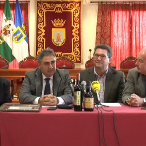 La Cooperativa Católico Agrícola presenta sus dos premios Zarcillo de Oro al moscatel de pasas y dorado