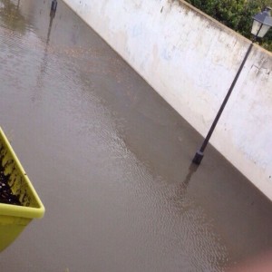 La parlamentaria  de Izquierda Unida, Inmaculada Nieto, acude a Chipiona para entrevistarse con varios vecinos afectados por inundaciones