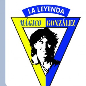 LA EDITORIAL DALYA Y EL CENTRO ANDALUZ DE LAS LETRAS PRESENTAN EL GRAN LIBRO SOBRE EL GENIAL FUTBOLISTA SALVADOREÑO DEL CADIZ, «MÁGICO GONZÁLEZ. LA LEYENDA». ESCRITO POR ENRIQUE ALCINA.