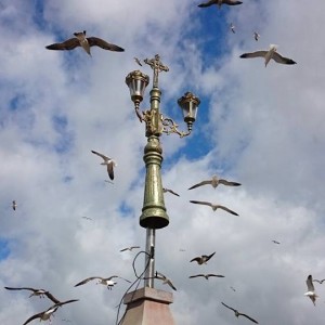 Colocada la Cruz del Mar con un nuevo báculo de acero inoxidable y poliéster para evitar la corrosión