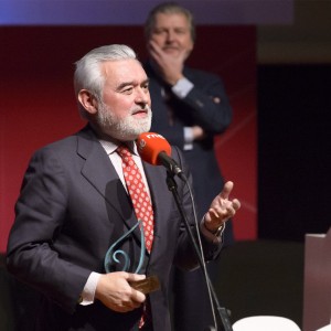 RNE entrega los Premios El Ojo Crítico 2015, que homenajean la trayectoria del director de la RAE, Darío Villanueva