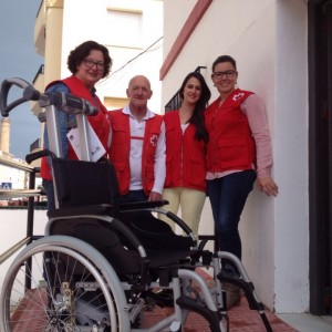 Cruz Roja de Chipiona ya cuenta con el equipo que permite a personas con problemas de movilidad bajar escaleras