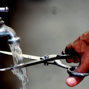 El Pleno aprueba  la moción  de Izquierda Unida para poder garantizar los  suministros mínimos vitales de agua potable en el municipio de Chipiona .