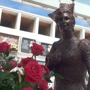 Ofrenda floral en el mausoleo y misa en el Santuario primeros actos para recordar a Rocío Jurado en el décimo aniversario