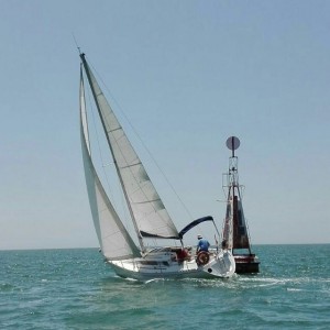 La embarcación Marmotilla, de Vicente Arana, se impone en la quinta prueba de la Liga de Cruceros del CAND