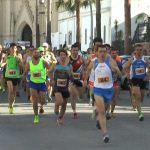 Gran actuación de los atletas locales en unos 10 kilómetros Correplayas con dos centenares de participantes