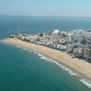 La mesa de playas acuerda que varios módulos volverán a la zona del Monumento de la Luz.