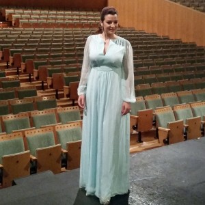 Erika Leiva presentó hoy en el teatro Maestranza su espectáculo recuerdo a a Rocío Jurado en el décimo aniversario  de su muerte