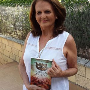 Ana María Gutiérrez Toscano presentará en Chipiona el próximo 4 de agosto su segunda novela “Una ciudad en el olvido”