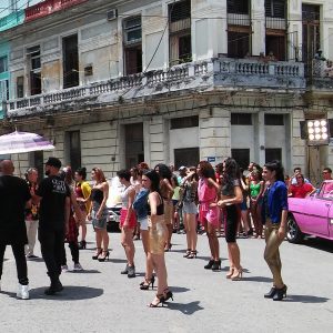 Los de Río causan sensación en Cuba en la grabación del remix de Macarena con Gente de Zona.