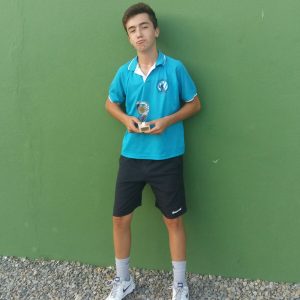 Felipe Vázquez y  Pablo Solis campeones cadete e infantil del tercer Torneo infantil de tenis de Costa Ballena Rota