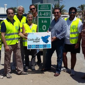El PP provincial reclama con una marcha a pie que llega a Chipiona el desdoble de la carretera de Rota hasta el cruce de la A-2078