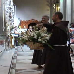 Más de medio centenar de colectivos y asociaciones participarán mañana en la ofrenda floral a la Virgen de Regla