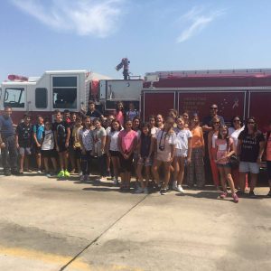 Los alumnos de sexto de primaria con mejores calificaciones en inglés visitaron ayer la Base naval de Rota