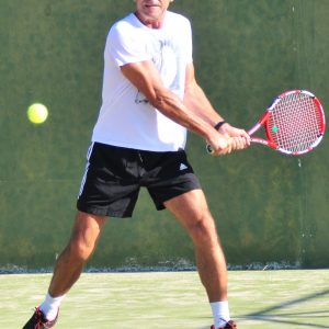 Felipe Vázquez semifinalista en el torneo de tenis 50 aniversario del Hotel Playa de la Luz de Rota