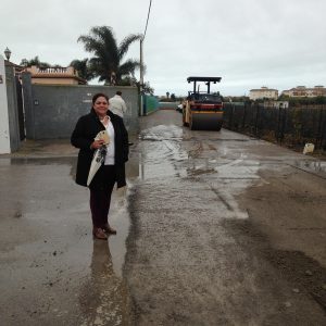 Alicia Valdés supervisa el acondicionamiento de caminos rurales que podría concluir en diez días