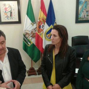 José Loaiza mantiene un primer encuentro con la alcaldesa de Chipiona reclamando ayuda de la Junta y Diputación para arreglo de caminos