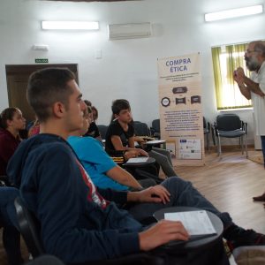 Éxito de participación en la charla sobre comercio justo