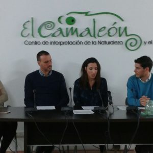 Chipiona recibe el Iglú verde de Ecovidrio al mejorar en verano en un 25 por ciento los datos de reciclado de vidrio