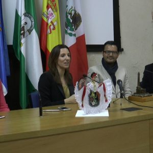 Isabel Jurado recibe a un representante de la Comisión del quinto centenario de la fundación de la ciudad mejicana de Veracruz