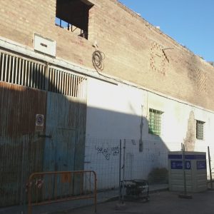 El Ayuntamiento inicia los trabajos de demolición de la nave de la calle manzano por el mal estado en que se encontraba la construcción