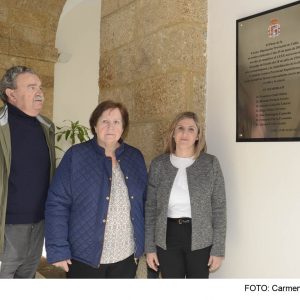 Dos nietos de Ricardo Pardeza, vicepresidente de Diputación en 1936, agradecen a Irene García el homenaje a la comisión gestora republicana