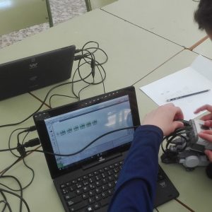 Alumnos del colegio Divina Pastora de Chipiona aprenden robótica a través de LEGO