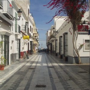 Izquierda Unida propone  que Chipiona consiga el certificado de calidad municipal del comercio de Andalucía.