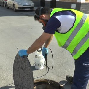 El Ayuntamiento de Chipiona inicia una de las dos campañas anuales de desinsectación y desratización