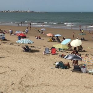 El Ayuntamiento pedirá a la Consejería y Demarcación de Costas el inicio de las gestiones necesarias para regenerar la playa y el corral de Montijo.