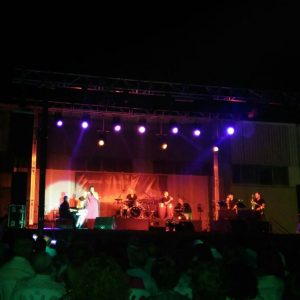 Erika Leiva deja una de las noche grandes del verano en Chipiona con un gran concierto plagado de guiños a una tierra que siente como suya