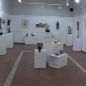 Esculturas y cerámicas  ‘En el espacio’ de Lola Jiménez para recrearse en El Chusco