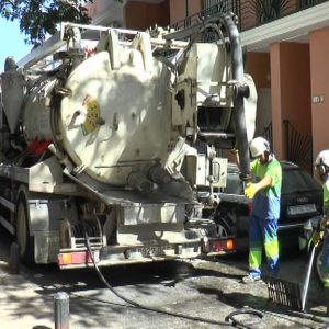 La delegación de Obras anuncia actuaciones de limpieza de imbornales a través de Aqualia, para minimizar el riesgo de inundaciones otoñales.