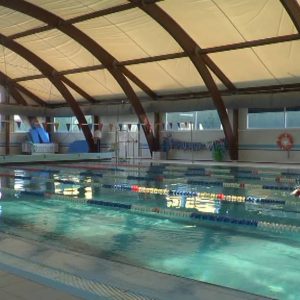 La piscina municipal de Chipiona reanuda su actividad tras la parada anual de dos semanas para su puesta a punto