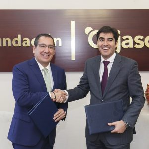 La Fundación Cajasol y el Real Betis Balompié mantienen su colaboración para hacer del fútbol una herramienta educativa