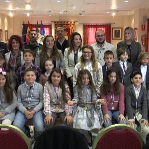 El Ayuntamiento conmemora el Día de la Constitución con un Pleno Infantil en el que han participado 18 alumnos de todos los colegios.