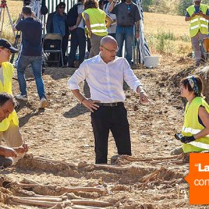 Coloquio sobre el impulso político a la apertura de las fosas comunes en Andalucía en «La Memoria»