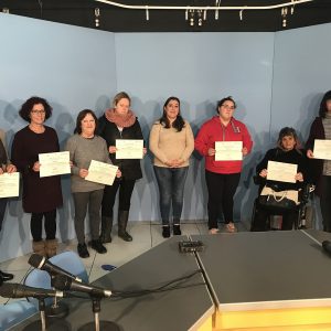 13 mujeres reciben los diplomas del taller de alfabetización mediática de la Asociación de Emisoras Municipales de Andalucía