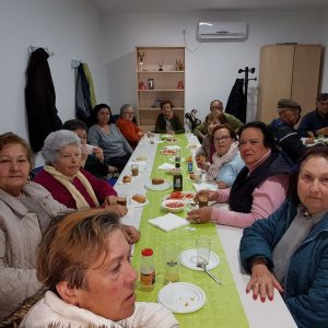 Los usuarios del centro de mayores conmemoran el 28 de febrero con un desayuno típico andaluz