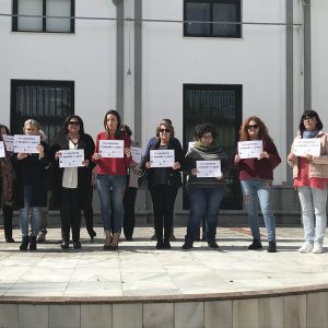 El Ayuntamiento de Chipiona se suma a la concentración ‘Sin nosotras el mundo se para’ convocada por Diputación y Junta