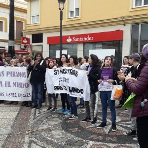 La huelga feminista de hoy 8 de marzo se vive en Chipiona con una marcha y una concentración reivindicativas