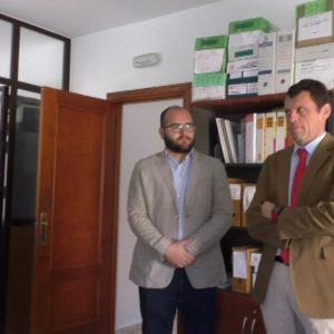 La nueva coordinadora provincial de Educación Vial de la DGT visita Chipiona para conocer el programa que se imparte en los colegios