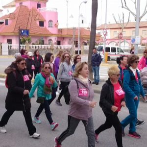 La Marcha solidaria ‘Anda por tu salud’ celebró el sábado su segunda edición tras el aplazamiento por la lluvia