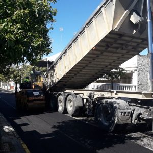 El Ayuntamiento de Chipiona comienza la pavimentación de trece calles de la localidad mediante el Plan Invierte 2017