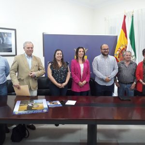 Isabel Jurado firma cinco convenios con los que el Ayuntamiento de Chipiona apoya a colectivos sociales y culturales