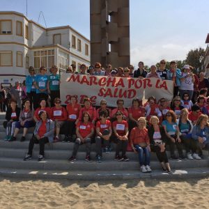 Una marcha y actividades físicas junto al mar conciencian sobre la importancia de incidir en la mejora de la salud de las mujeres